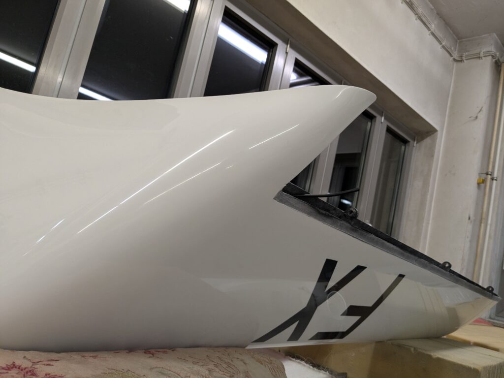 Das gefinishte Winglet mit einlackiertem Wettbewerbskennzeichen
