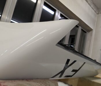 Das gefinishte Winglet mit einlackiertem Wettbewerbskennzeichen