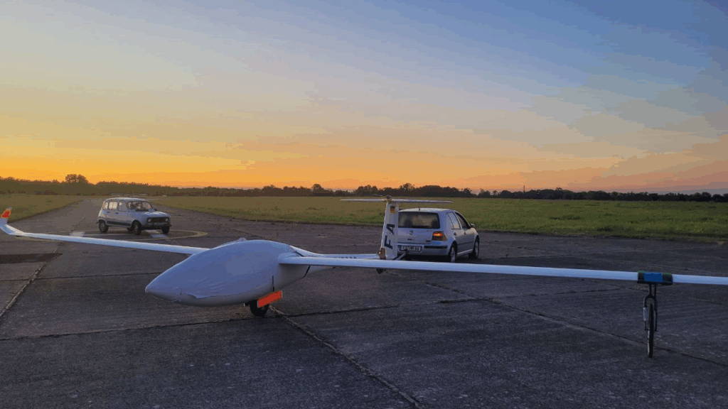 Segelflugzeug AK-8 während der Messkampagne zur Flugeigenschaftsbestimmung auf dem Flugplatz Stendal/Borste